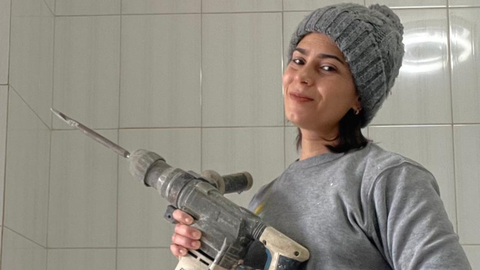 Weslaine Priscila de Oliver, la brasile�a que regenta su propia empresa de reformas en Asturias
