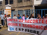 Un grupo de manifestantes se concentr� ante las puertas de Freire