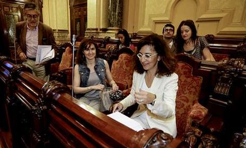 <span lang= es-es >El vetado del PSOE</span>. Rosa Gallego (PP) critic que los socialistas veten en el pleno a su edil Jess Fernndez (al fondo a la derecha), que no intervino en el pleno pese a ir a las comisiones. 