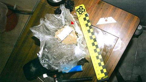 La heroína se halló en paquetes
que, algunos, pesaban más de un kilo; en bolsas que
pensaban varias decenas de gramos y fue necesario
realizar el test para confirmar la sustancia.