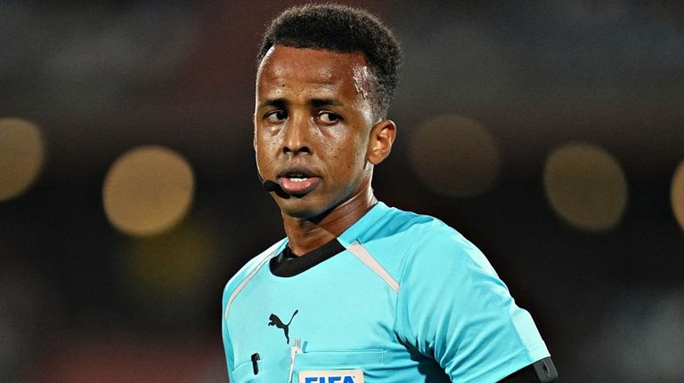 El árbitro somalí Omar Artan se perderá el Mundial al prohib