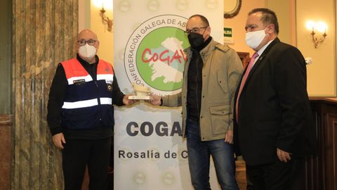Entrega del premio a la agrupacin de voluntarios de Proteccin Civil de Ourense.