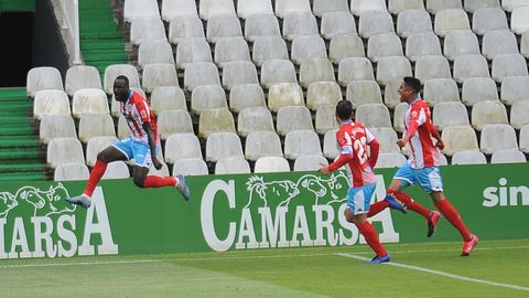 El Hacen celebrando el primer gol del Lugo en Santander