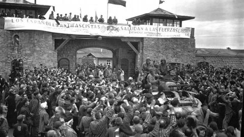 Pancarta de prisioneros españoles a las puertas del campo de concentración de Mauthausen