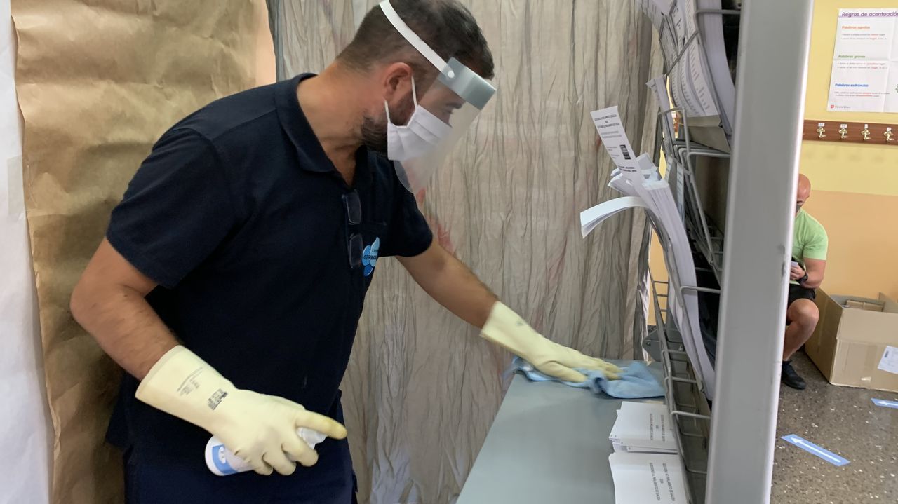 !Mira las im�genes de la jornada electoral en Barbanza!.Noia acogi� el s�bado un acto en recuerdo de Miguel y Javier en el que se vivieron duros momentos entre los presentes