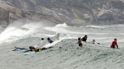 La playa de Esteiro en Xove es conocida por todos los aficionados al surf