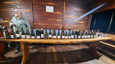 Bodegueros de Galicia, Asturias y León participaron na primeira cata de uva blanca legitima