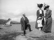 Na praia do Con con Antonio Sanjurjo, Paz e Trnsito Cid, no ano 1908. 