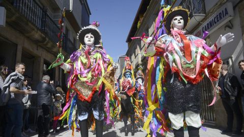 Desfile de folións e comparsas en Viana do Bolo