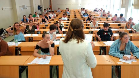 Examen de la ABAU extraordinaria del ao pasado en la Facultade de Ciencia del Mar de Vigo