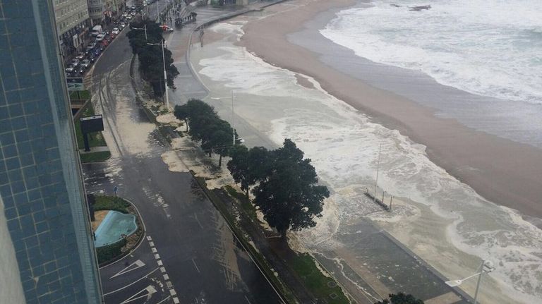 Fuerte oleaje en la costa gallega