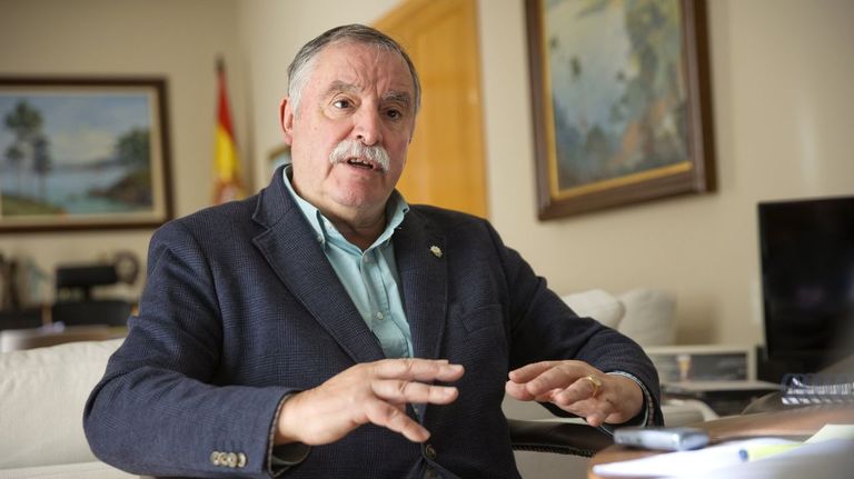 El alcalde de Oleiros frena la okupación de una casa de su familia: <span lang="gl">«Buscaban cartos, non unha vivenda»</span>