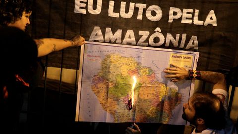 Manifestantes reclaman proteccin para el Amazonas en Sao Paulo
