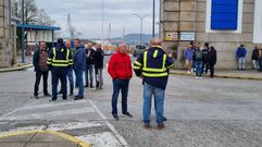 Concentracin delante del astillero de Ferrol, en la maana del jueves