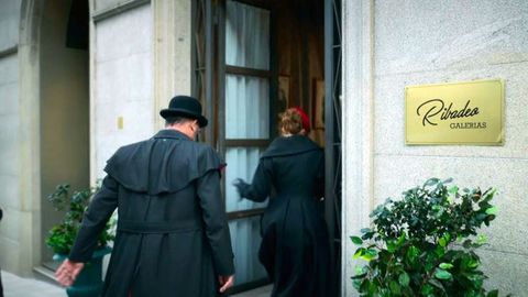La entrada al auditorio del teatro Afundación se convirtió en la puerta de unos grandes almacenes