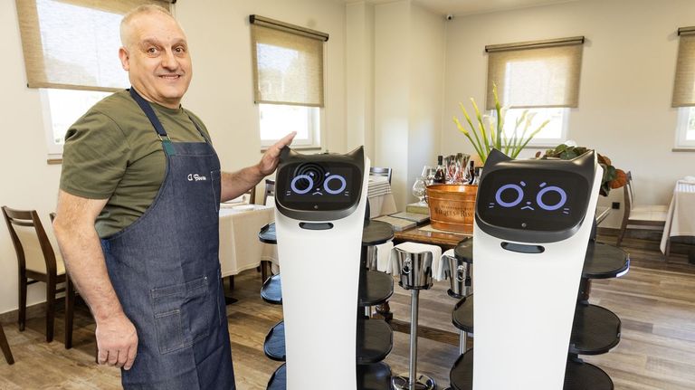 La robotización se extiende por la Costa da Morte y palía la falta de trabajadores: «Xa non sei traballar sen os robots»