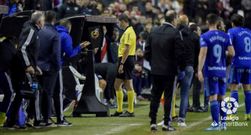 Trujillo Su�rez, �rbitro del Rayo-Real Oviedo, revisa la jugada del penalti