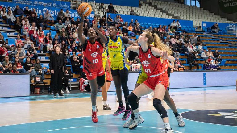 El Ensino arrolla al colista y se consolida en la sexta plaza en la liga