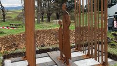 Escultura en homenaje a las vctimas del franquismo en Arnao
