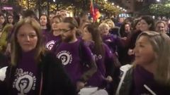 Batucada en la manifestaci�n del 25-N en Gij�n
