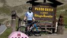 Santi Chao posa en el imponente Passo Gavia, a 2.652 metros de altitud.
