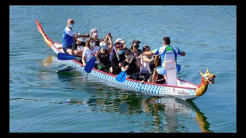 Barco dragón feminino do Breogán do Grove promovido por Lino Cacabelos