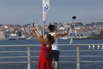 Turistas na Praza do Mar en Sanxenxo. 24/08/2022