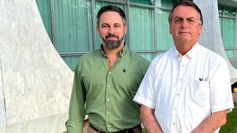 El líder de Vox, Santiago Abascal, en Brasilia junto al presidente de Brasil, Jair Bolsonaro