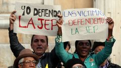 Manifestacin a favor del pacto entre Santos y las FARC y contra las objeciones de Duque