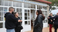 Las mariscadores debatían este martes la decisión de cerrar la ría de Pontevedra