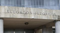 En una imagen de archivo, la sede de los juzgados de Santiago
