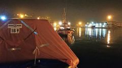 Rescate de los tripulantes de un velero hundido frente a las costas de Gijn