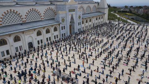 Estambul ha reabierto las mezquitas tras semanas cerradas por el covid