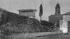 Vista, en 1915, da muralla de Melide na hoxe rúa do Convento