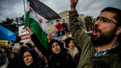 Protesta en Estambul (Turqua) contra el rgimen sirio y las operaciones militares de Rusia en Alepo
