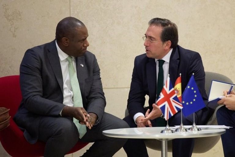 Albares en su reunión con Lammy en Luxemburgo.