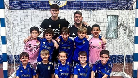El benjam�n B del Real Ovieod, tras plocamarse campe�n