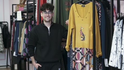 Yoel Padín, de 21 años, está al frente de la tienda de ropa Desexos.