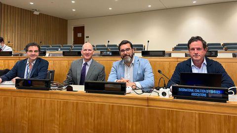 A la derecha, Javier Garat, secretario general de Cepesca y presidente de IFCA, y, a su lado, Iván López, presidente de EBFA y miembro de IFCA, en la conferencia de la ONU celebrada en Nueva York
