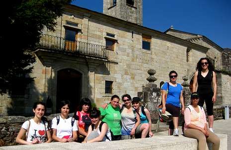 Alumnas de turismo del R�o Cabe en el convento sarriano de A Madalena 