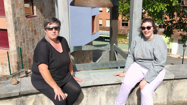 La asturiana Mariluz Estrada, junto con su hija peque�a Raquel