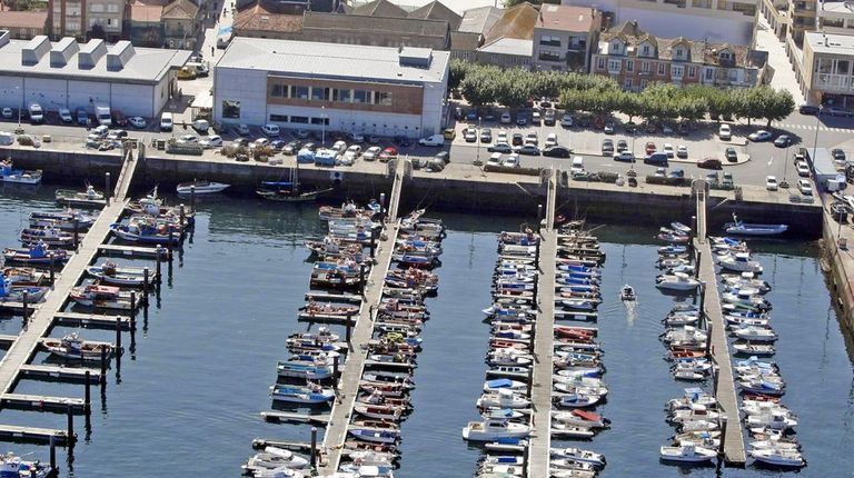 Crece la presión sobre la flota de la ría de Pontevedra por el valor del gasoil: «Quen se defende con estes prezos?»