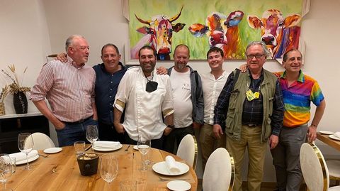 Reiss, a la derecha, con el crtico estadounidense Gerry Dawes, en el restaurante Berso