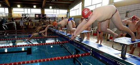 La piscina municipal Bergantios acogi en la jornada de ayer 16 pruebas de las categoras de infantiles y cadetes.