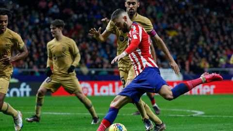Yannick Carrasco .Yannick Carrasco con el Atlético de Madrid en un partido frente al Barcelona.