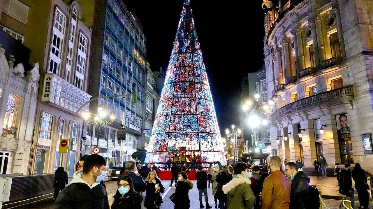 Charo y Nano en el encendido de las luces de navidad se su vivienda de Ordes..O Beln de Begonte poderase visitar ata o 29 de xaneiro