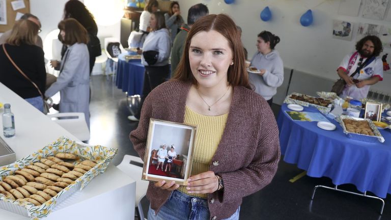 Claire Melia y el Baxi Ferrol, contra el cáncer