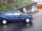 .Un coche accidentado en la AP - 9