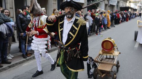 Domingo de entroido en Verín. Desfile con mucha participación y público.