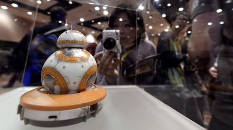 Vista de una pieza alusiva a la pelcula Star Wars en el Consumer Electronics Show (CES).